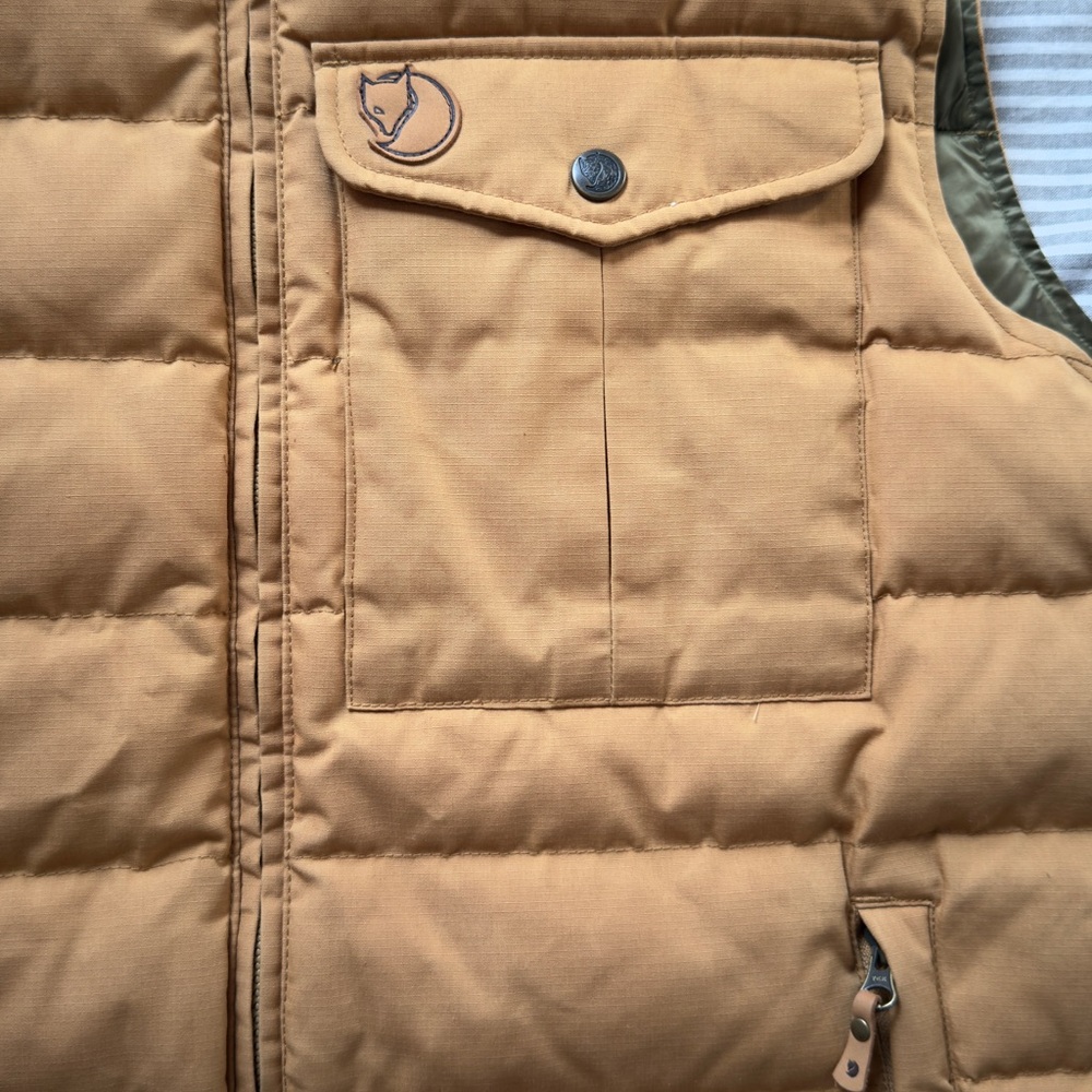 Fjallraven Mens Ovik Lite Vest- size M Brown Tan Down Puffer - Picture 2 of 11